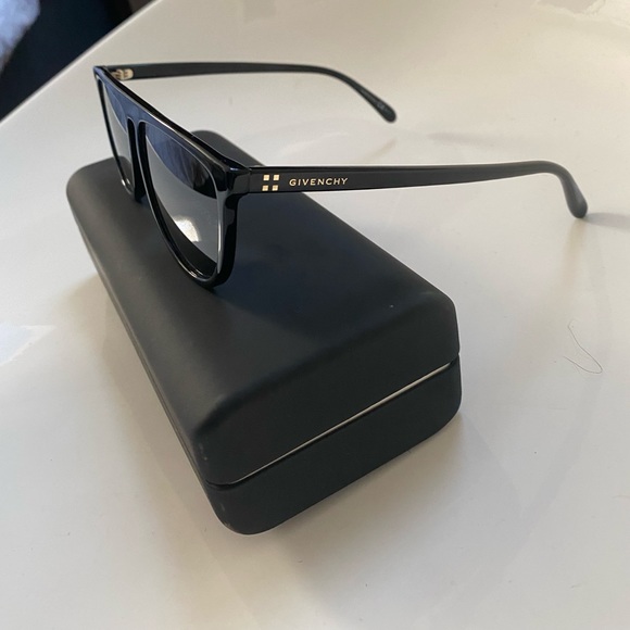 Givenchy sunglasses unisex with case - Picture 1 of 6